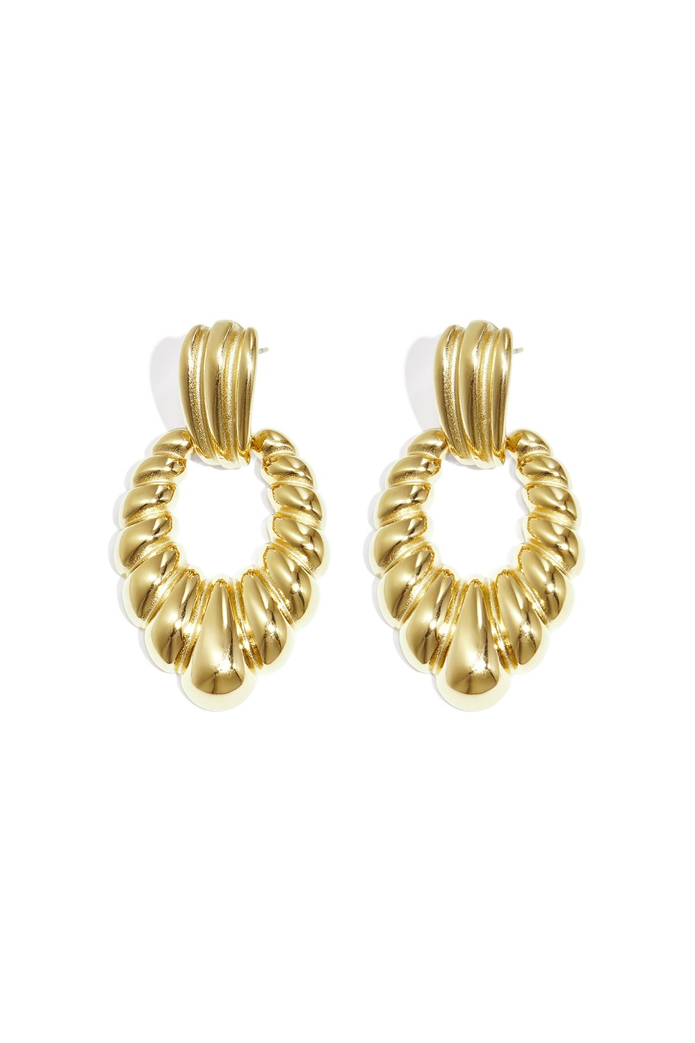 Statement earrings shell motif 