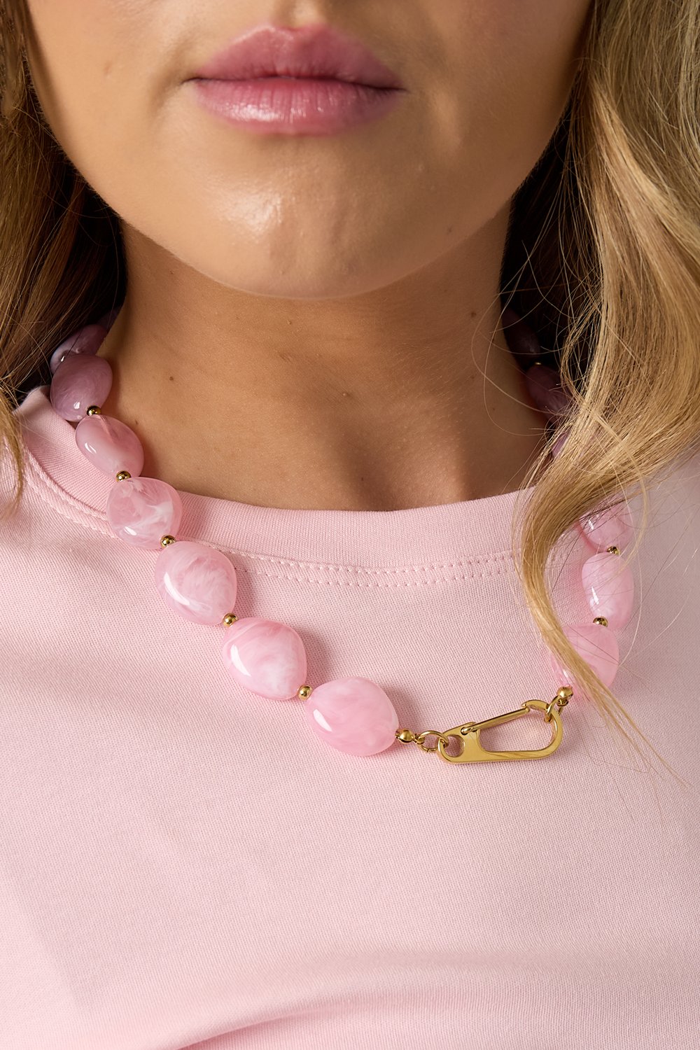 Bead necklace with front closure design h5Picture3