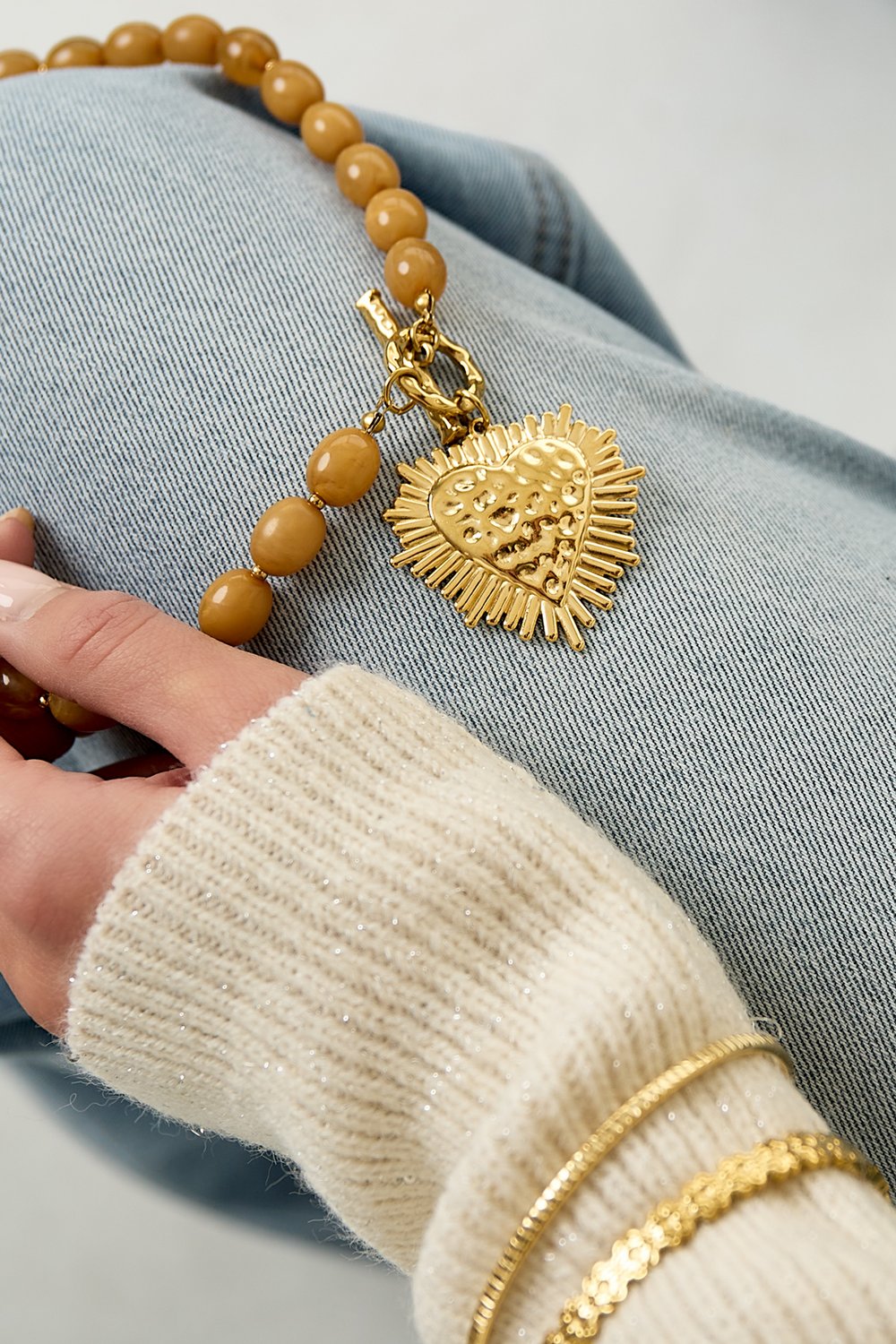 Bead necklace with front closure charm Picture4