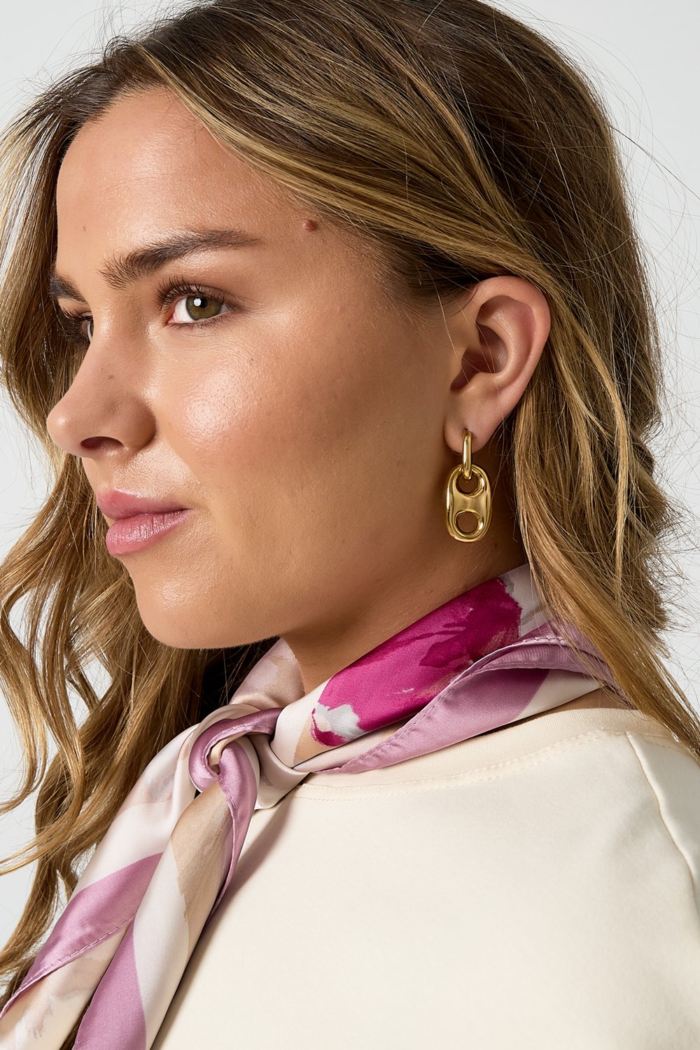 Earrings with button detail Picture2