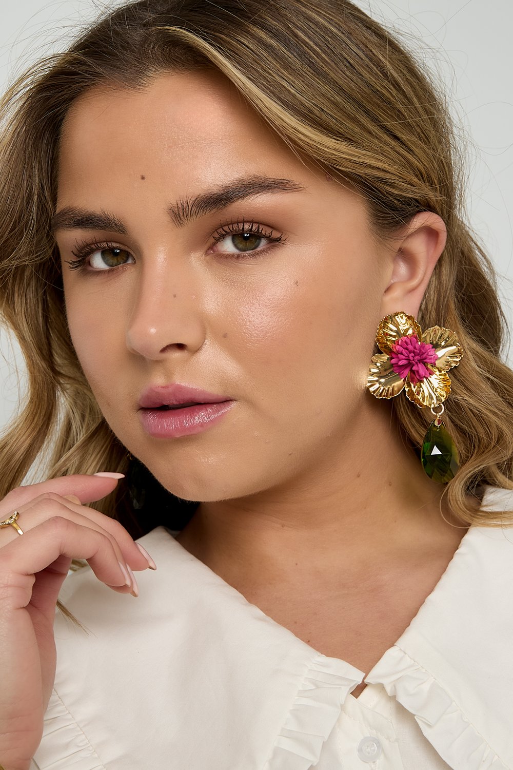 Orecchini pendenti in ferro Flower Vacation Serie lussuosa Gioielli da donna Immagine2