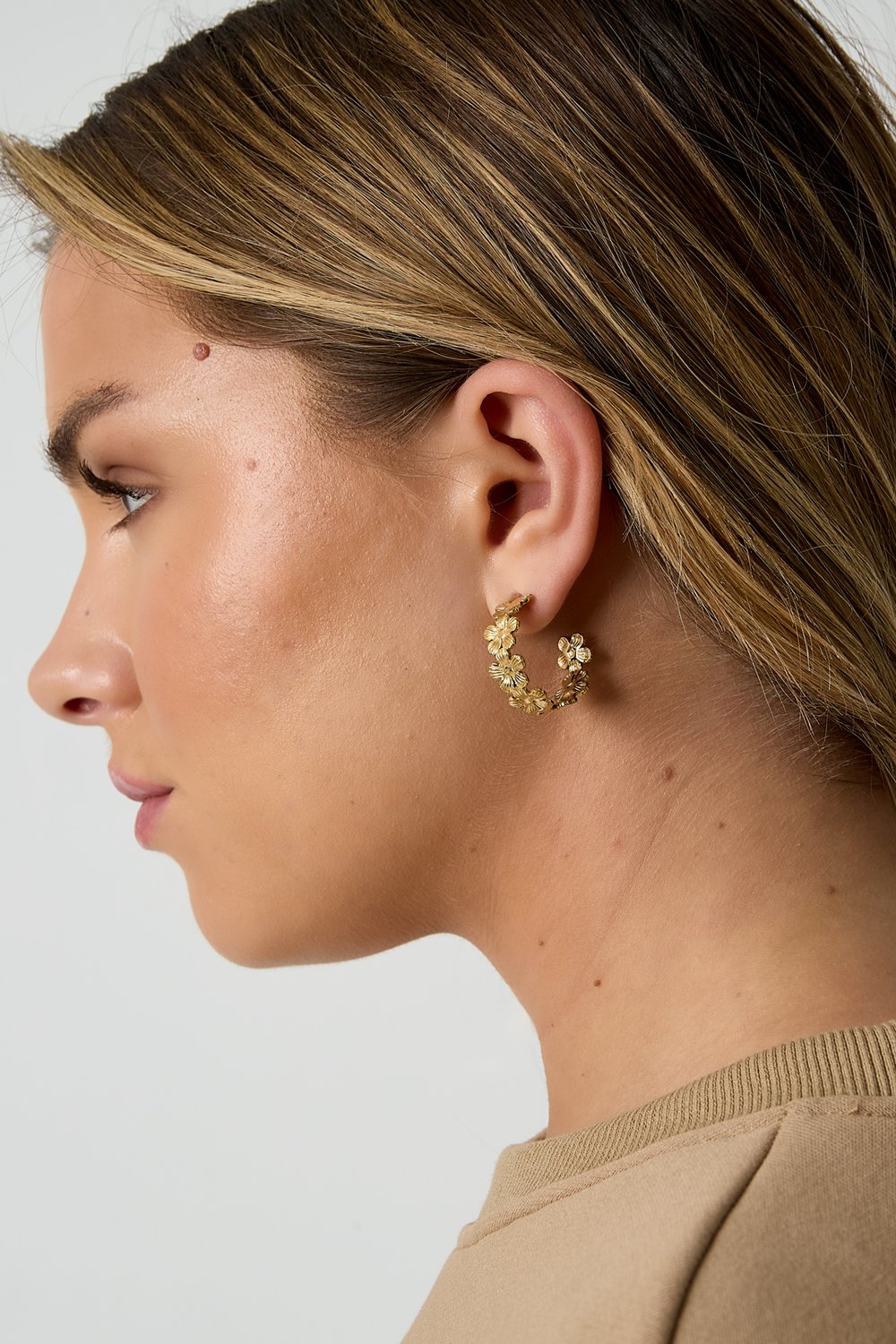 Daisy hoop earrings Picture4