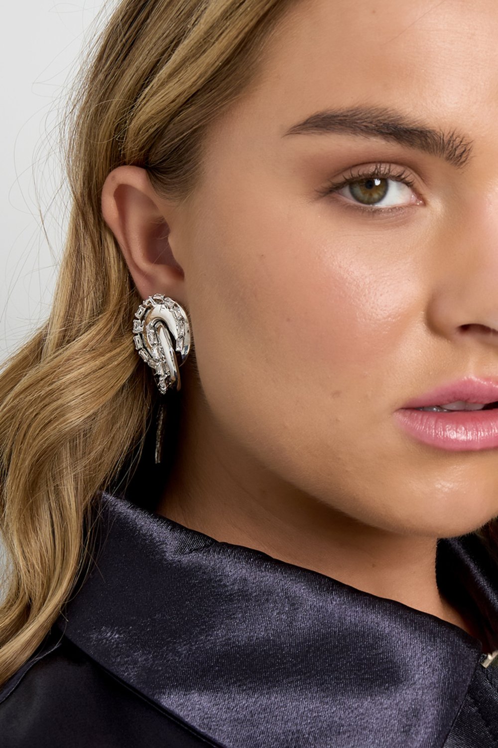 Orecchini a bottone in ferro di forma irregolare, eleganti gioielli da donna della serie natalizia di lusso h5Immagine4