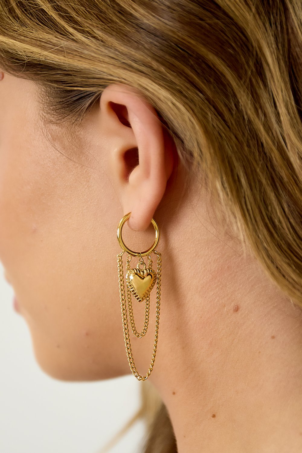 Hoop earrings with hanging chains and heart Picture3