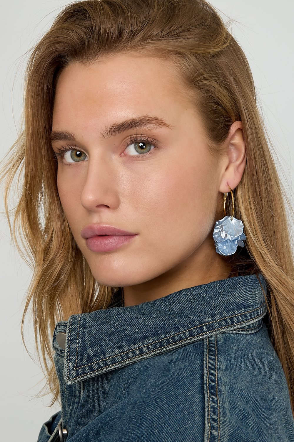 Hoop earrings with mother-of-pearl leaves h5Picture3