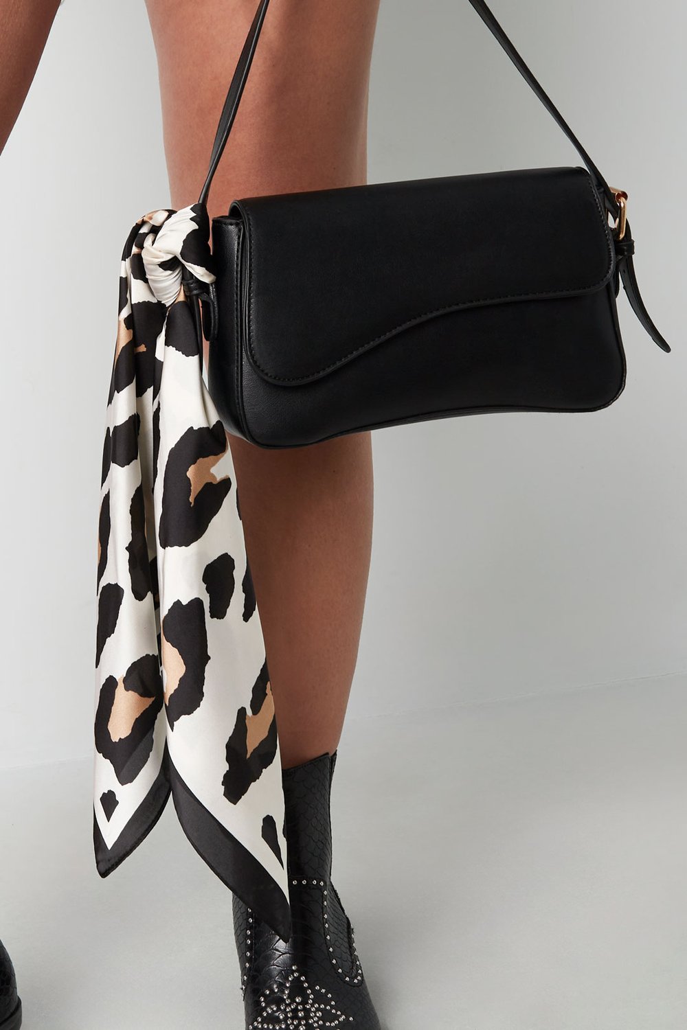 Leo scarf h5Picture2