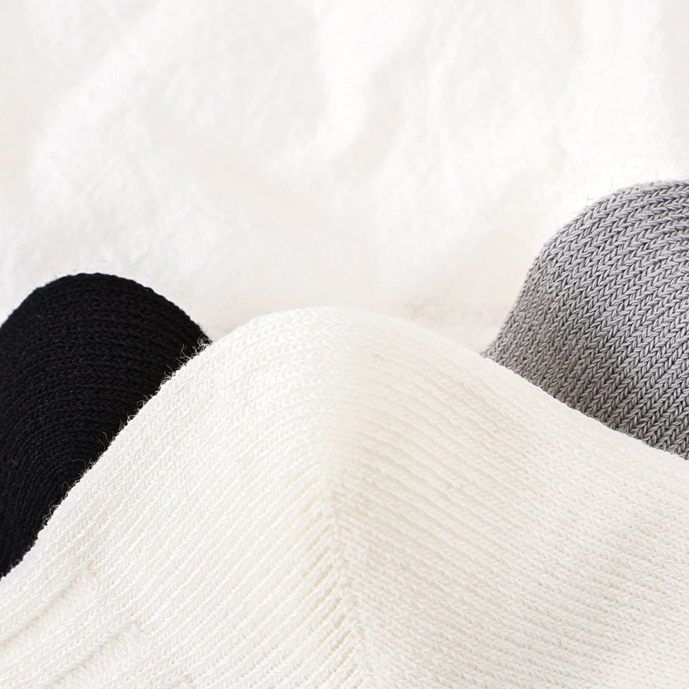 Leichte, luxuriöse Damensocken aus reiner Baumwolle mit Strassbesatz und hohlem Herz Bild4