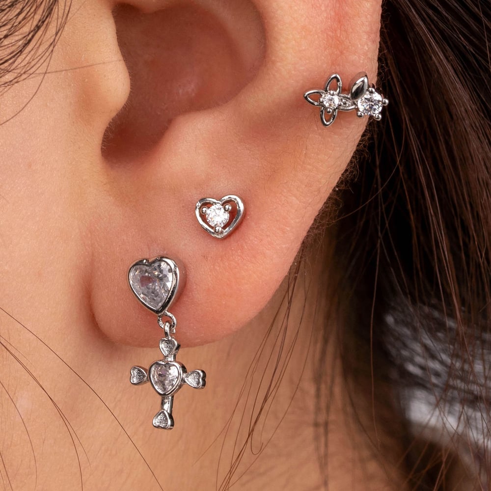 1 Piece Simple Series Classic Heart Titanium Steel No Plating Material Zircon Women Stud Earrings Picture2