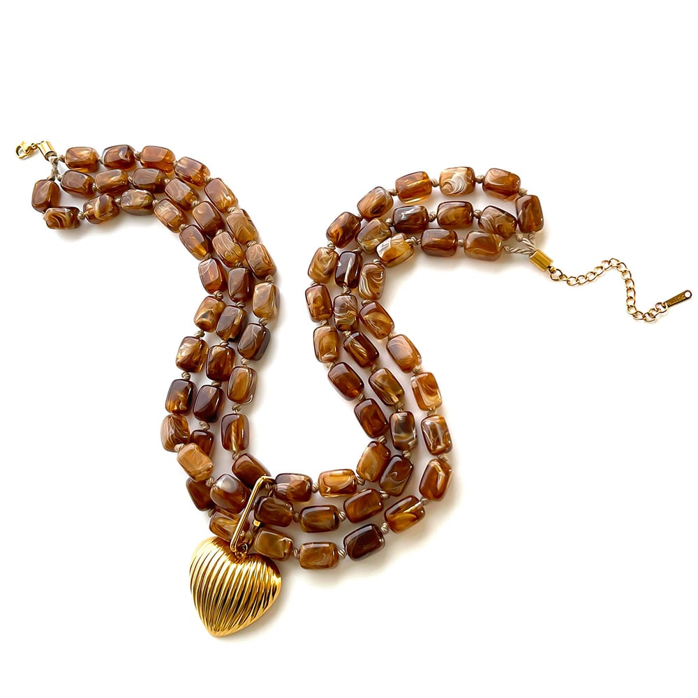 Collana a strati color oro con ciondolo a forma di cuore con perline in resina da 1 pezzo 