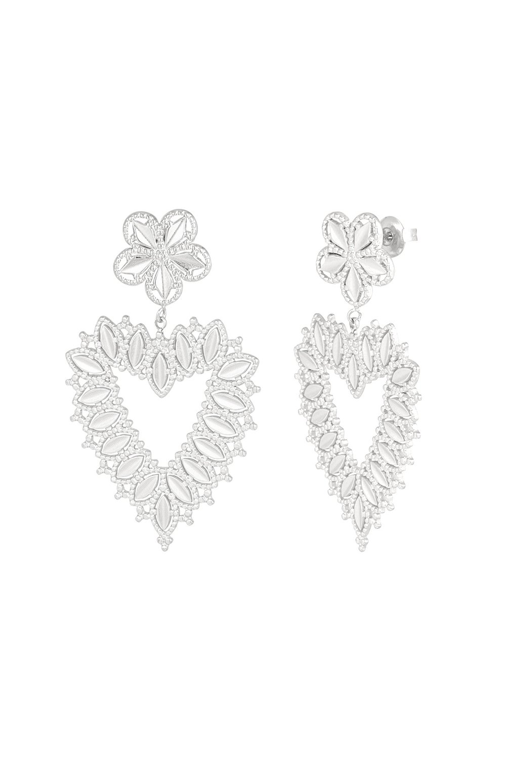 flower earrings with heart shape pendant