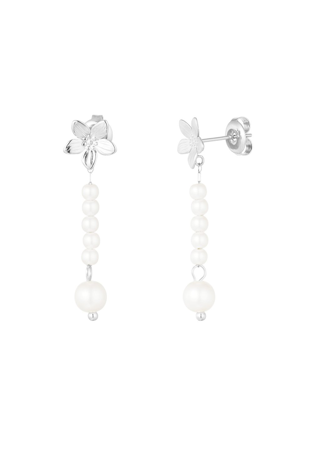 flowers with pearl pendant