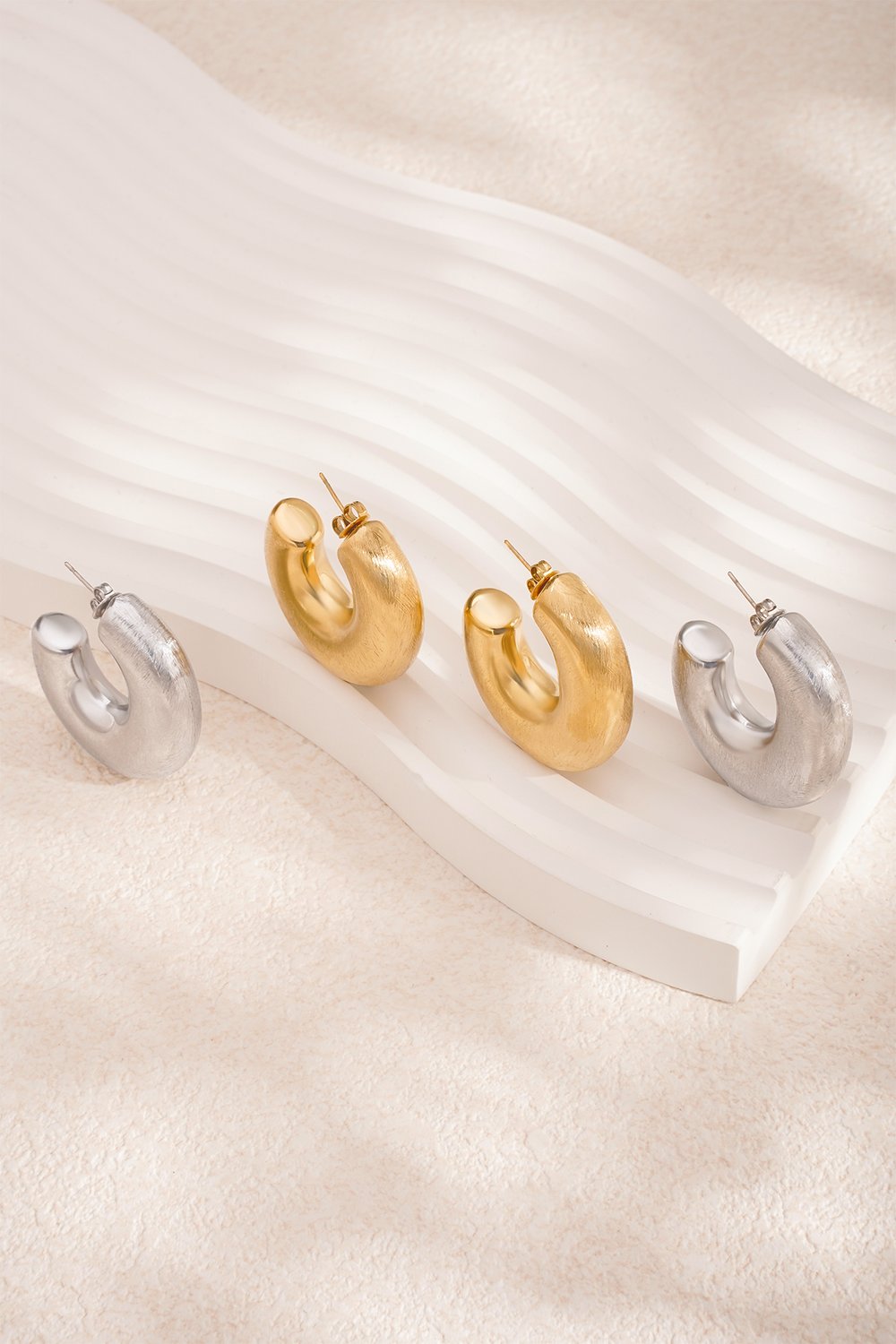 everyday hoops earrings Picture4