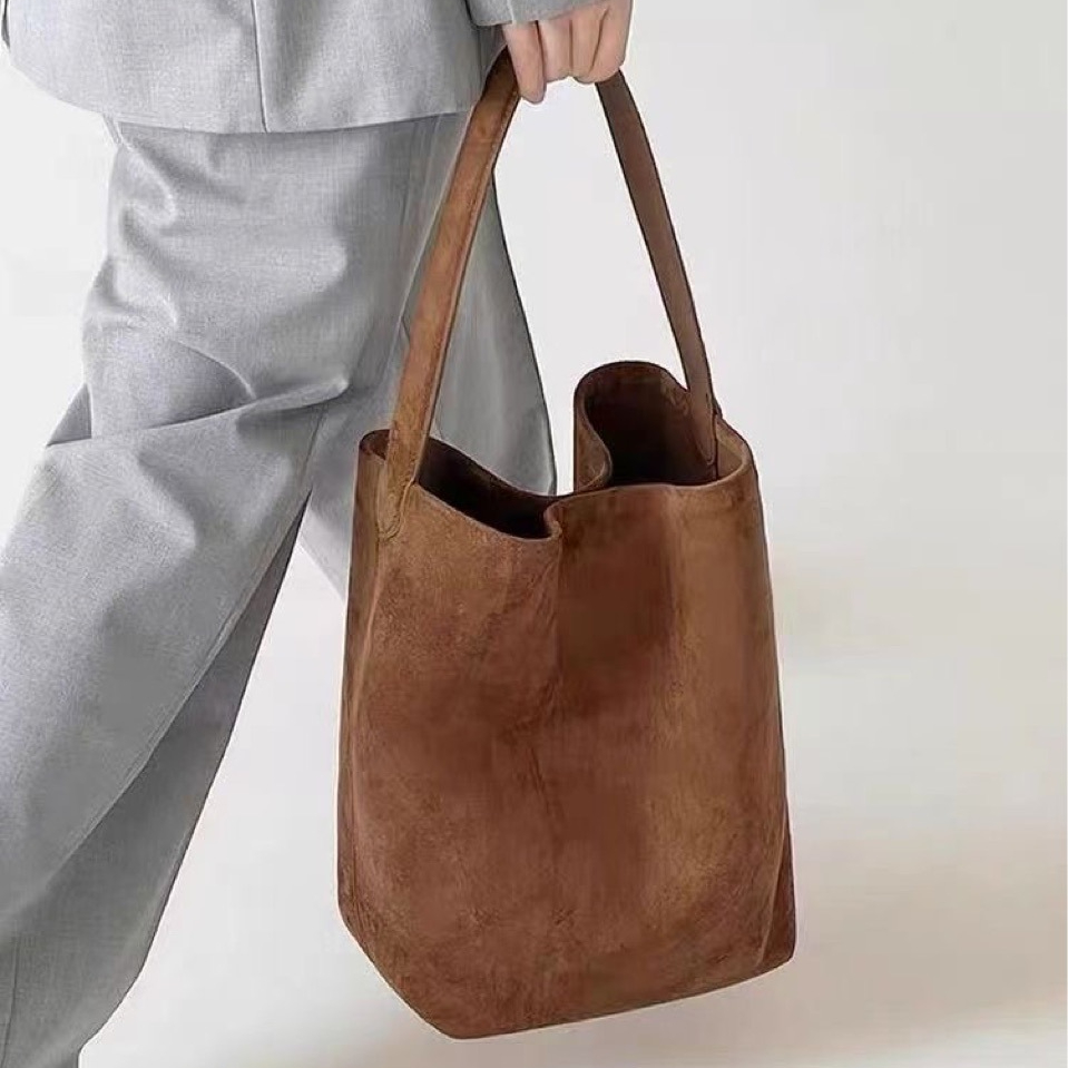 1 Stück einfache Retro-Umhängetaschen aus Wildleder und PU mit einfarbiger Kapazität für Damen