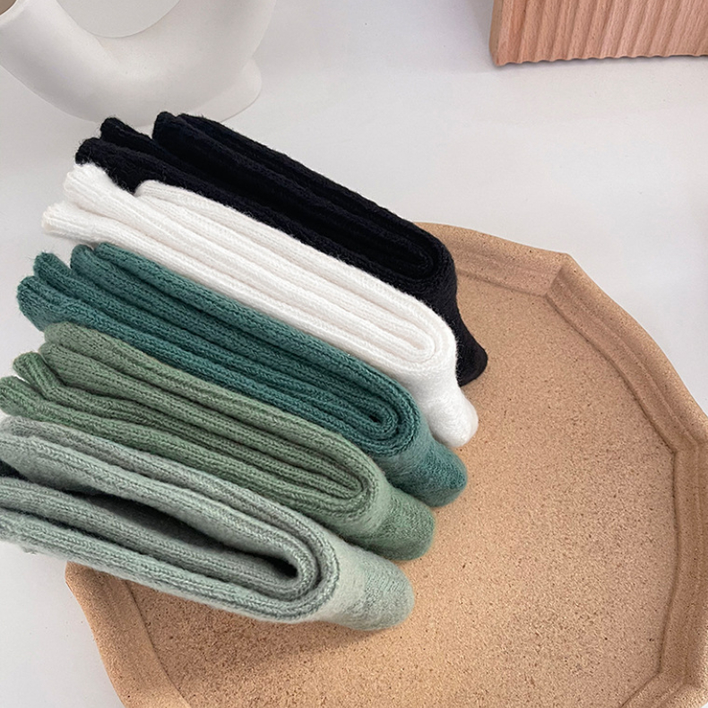 Weiche, einfarbige, vertikal gestreifte Damensocken bis zur Mitte der Wade h5Bild4