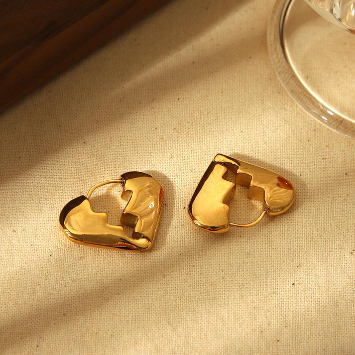 1 pair simple series classic heart stainless steel  gold plated women hoop earrings 