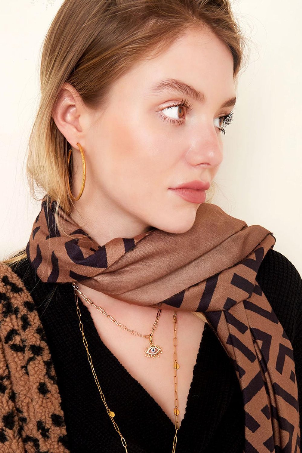 Necklace eye