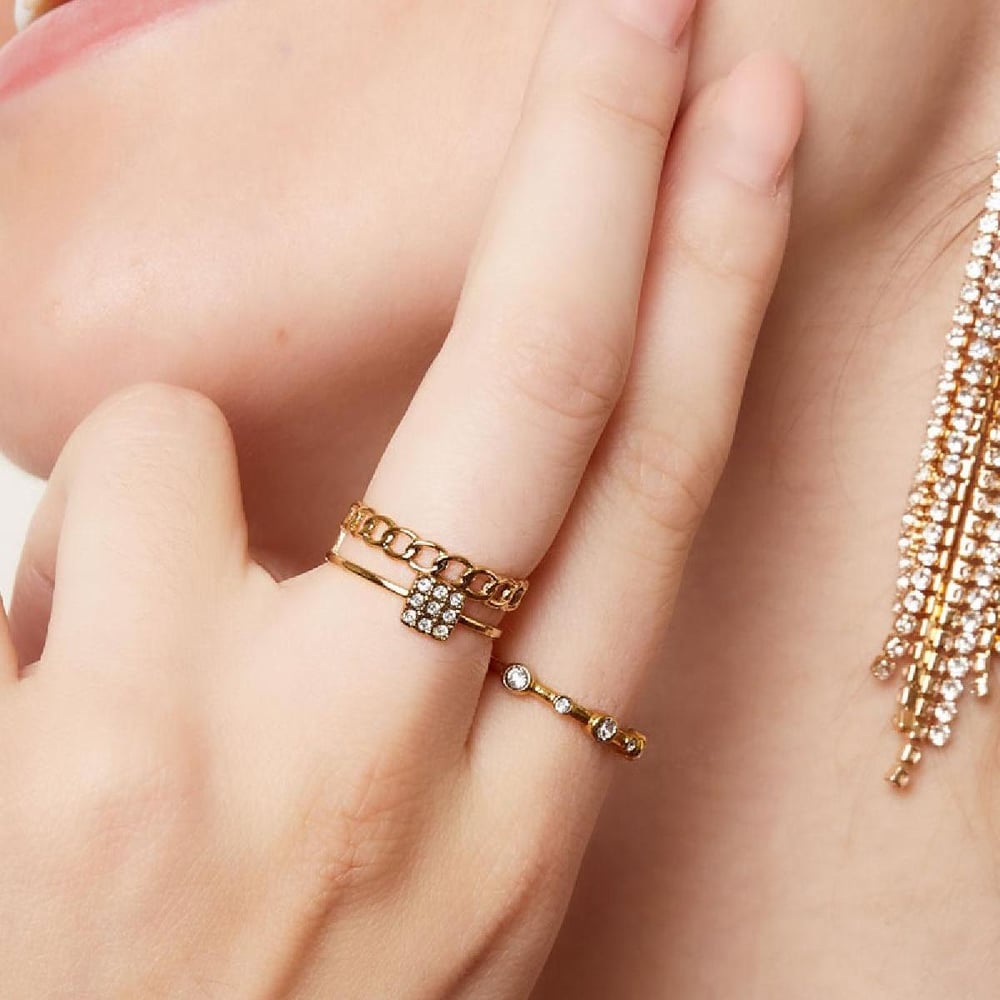 Ring mit Gliedern und Strasssteinen 