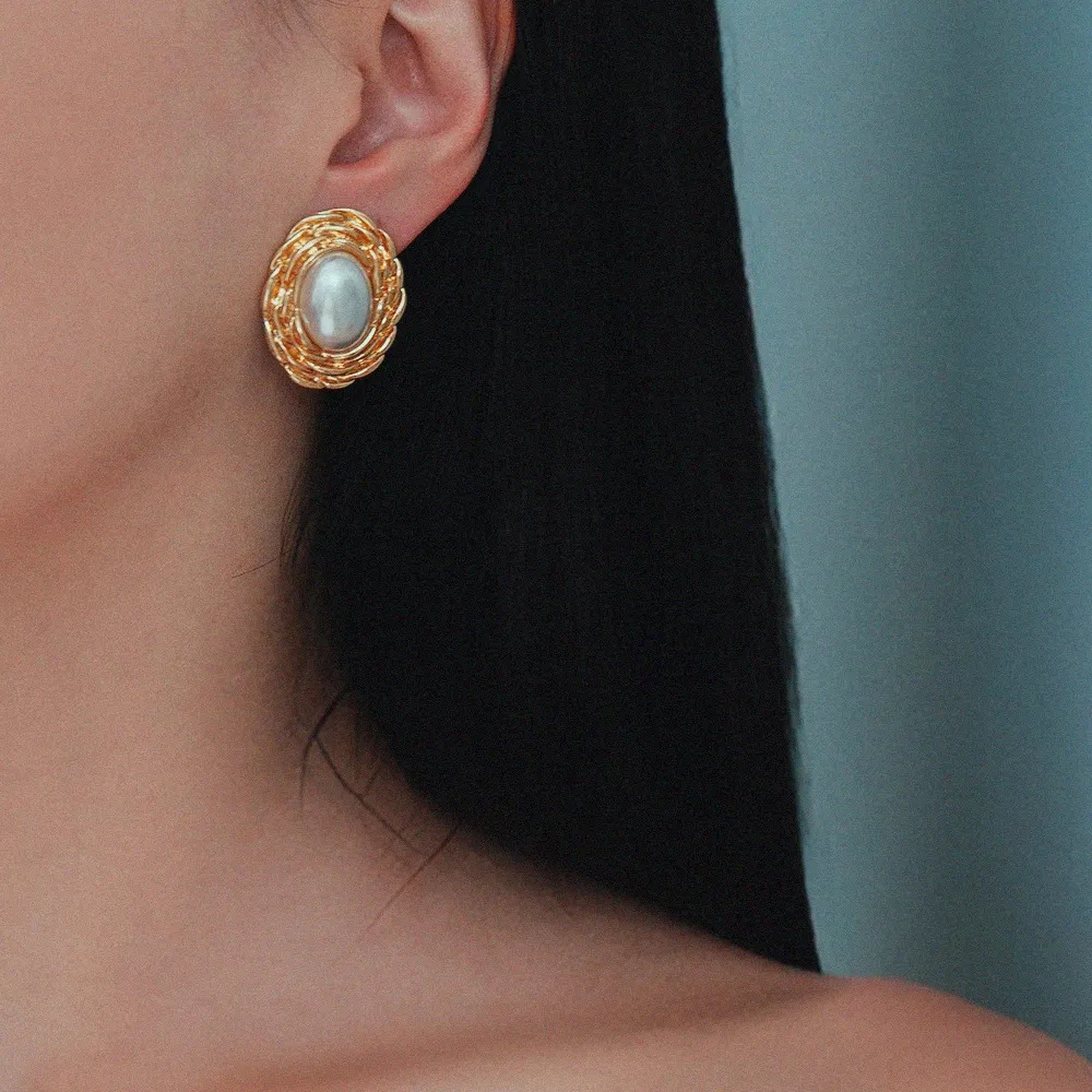 1 pair classic series retro geometric stainless steel  gold plated women stud earrings Picture2