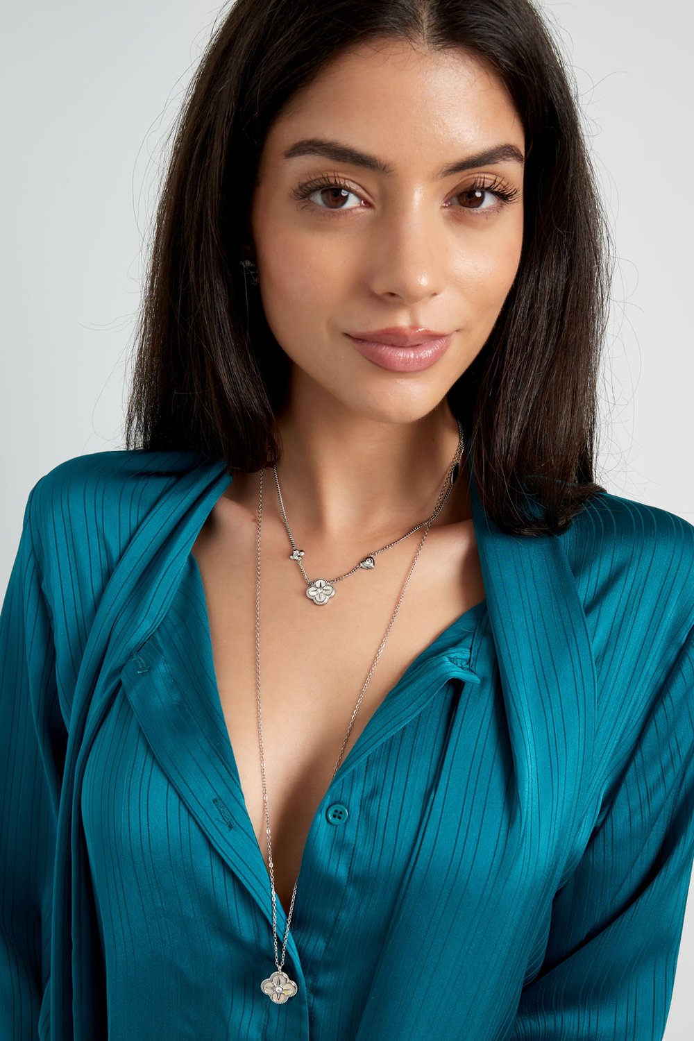 collana con fiore e stella Immagine2