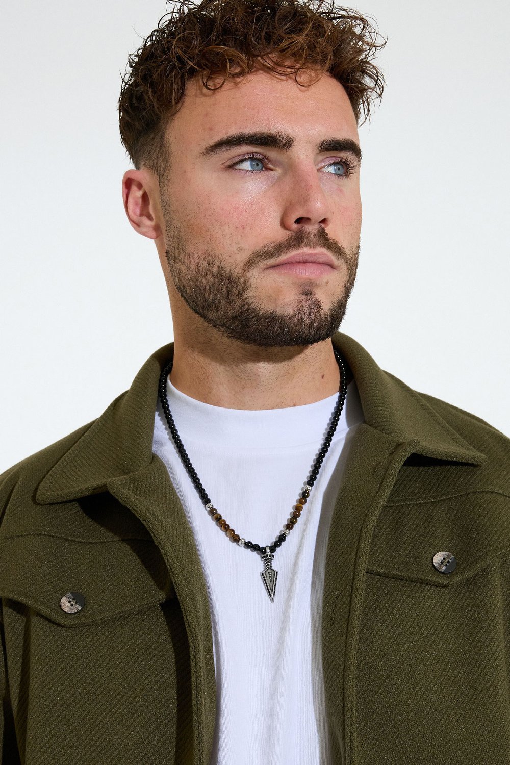 Collana da uomo con perline e ciondolo Immagine2