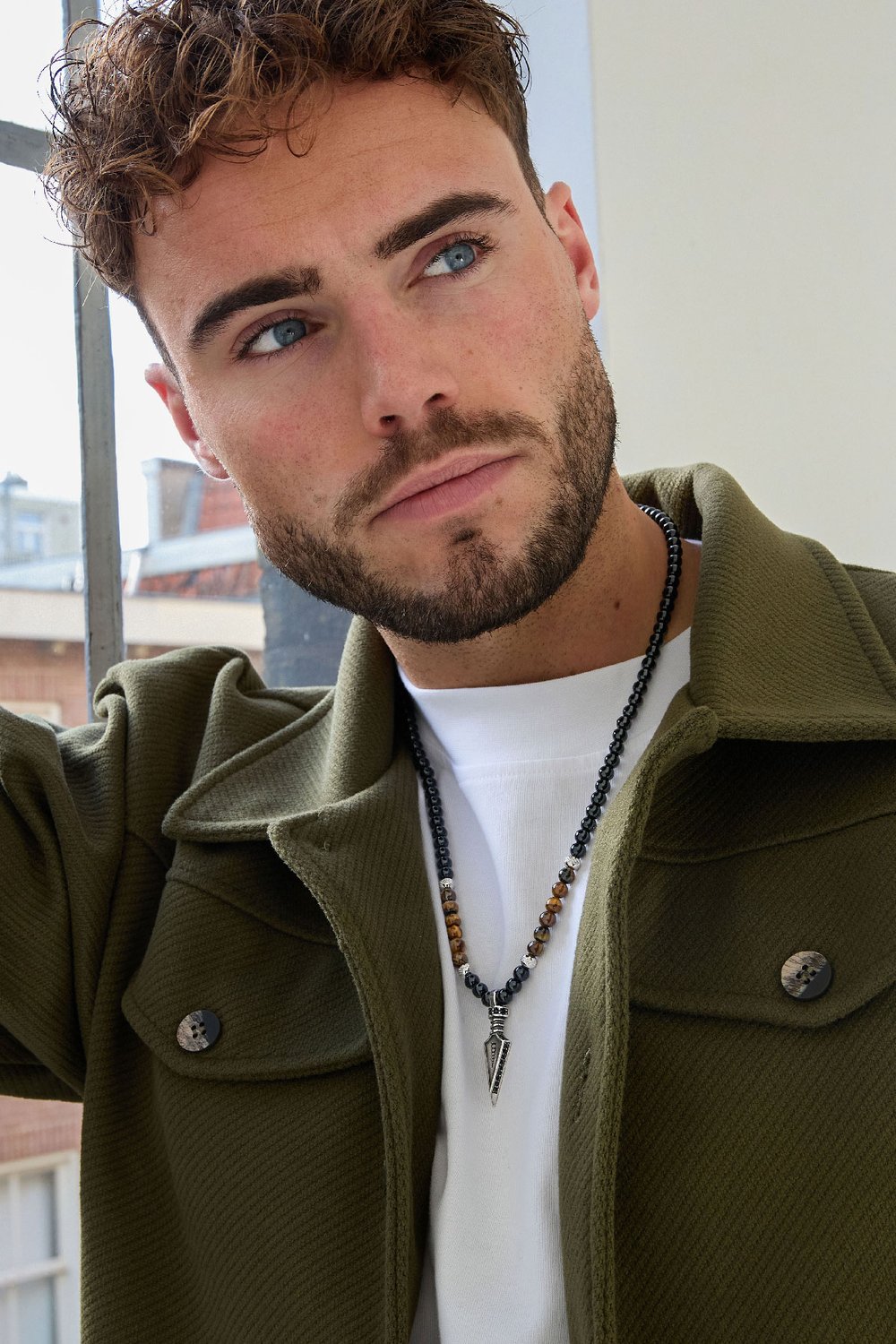 Collana da uomo con perline e ciondolo Immagine4