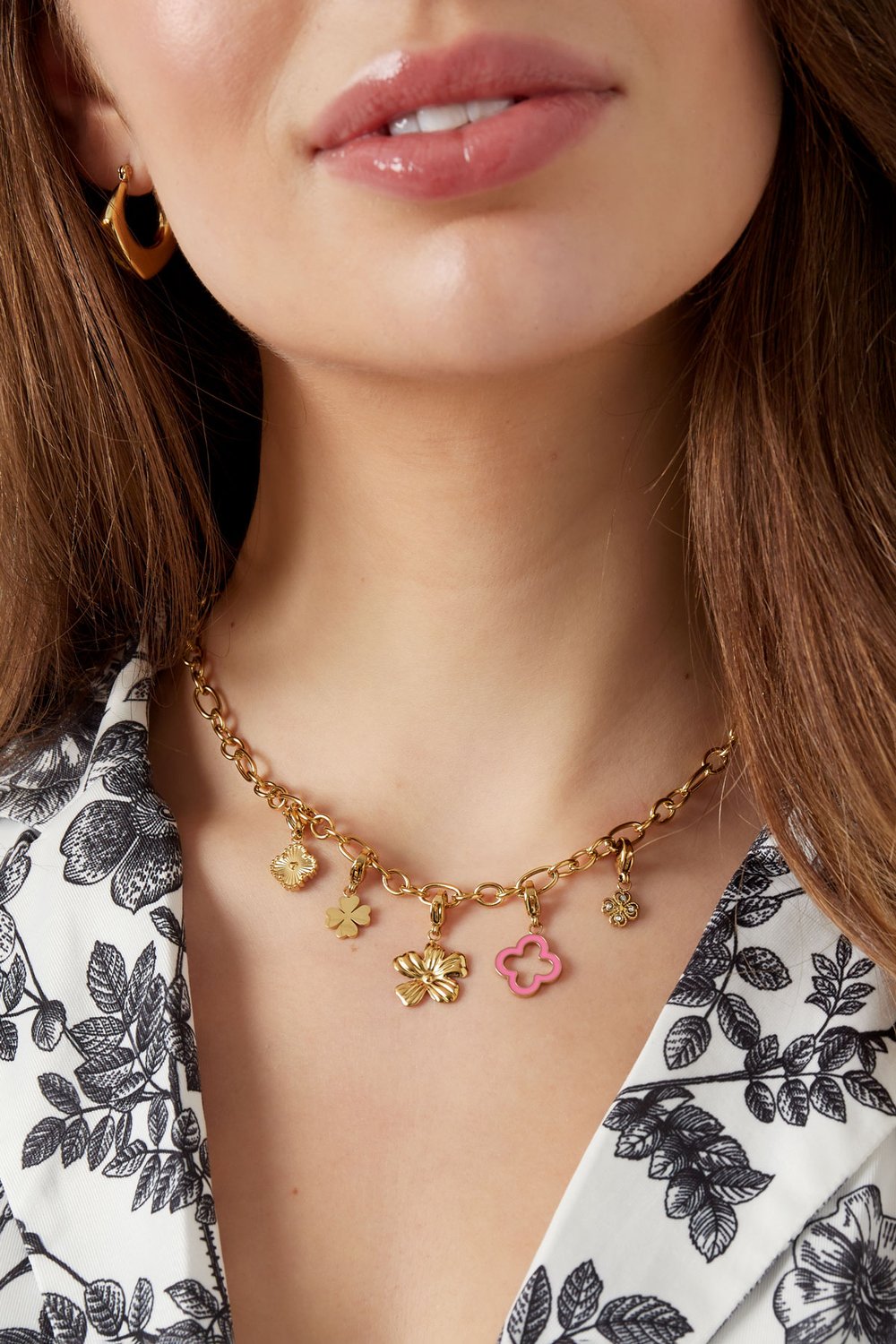 necklace with clover and flower charms Picture3