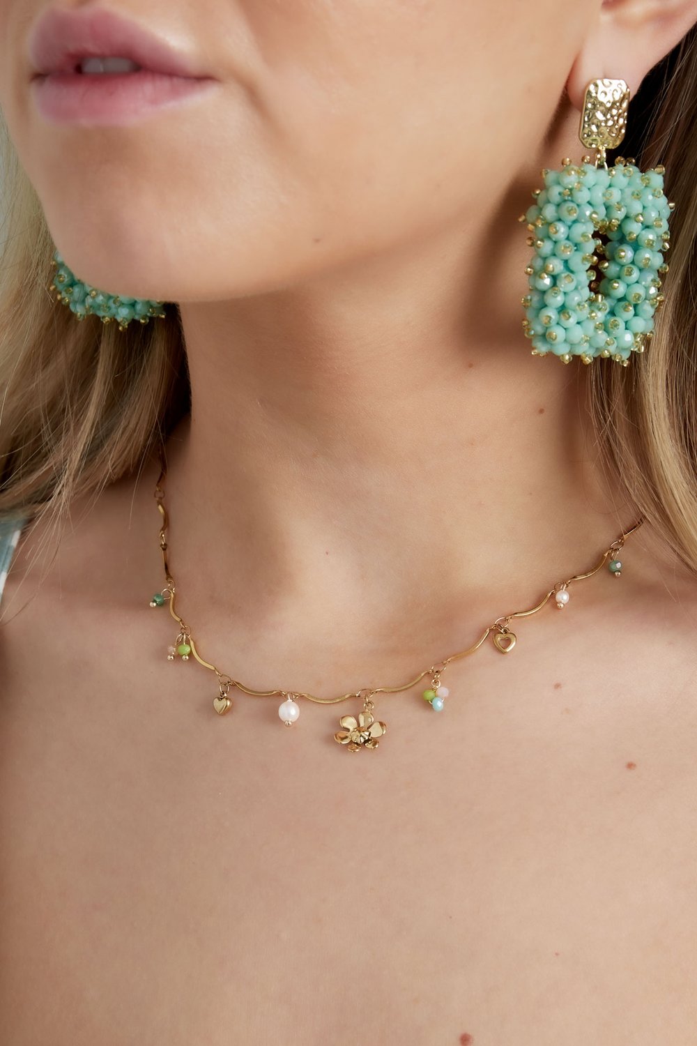 Halskette mit Sommerblumen-Anhänger – Goldfarbe - Goldfarbefarbe Bild3