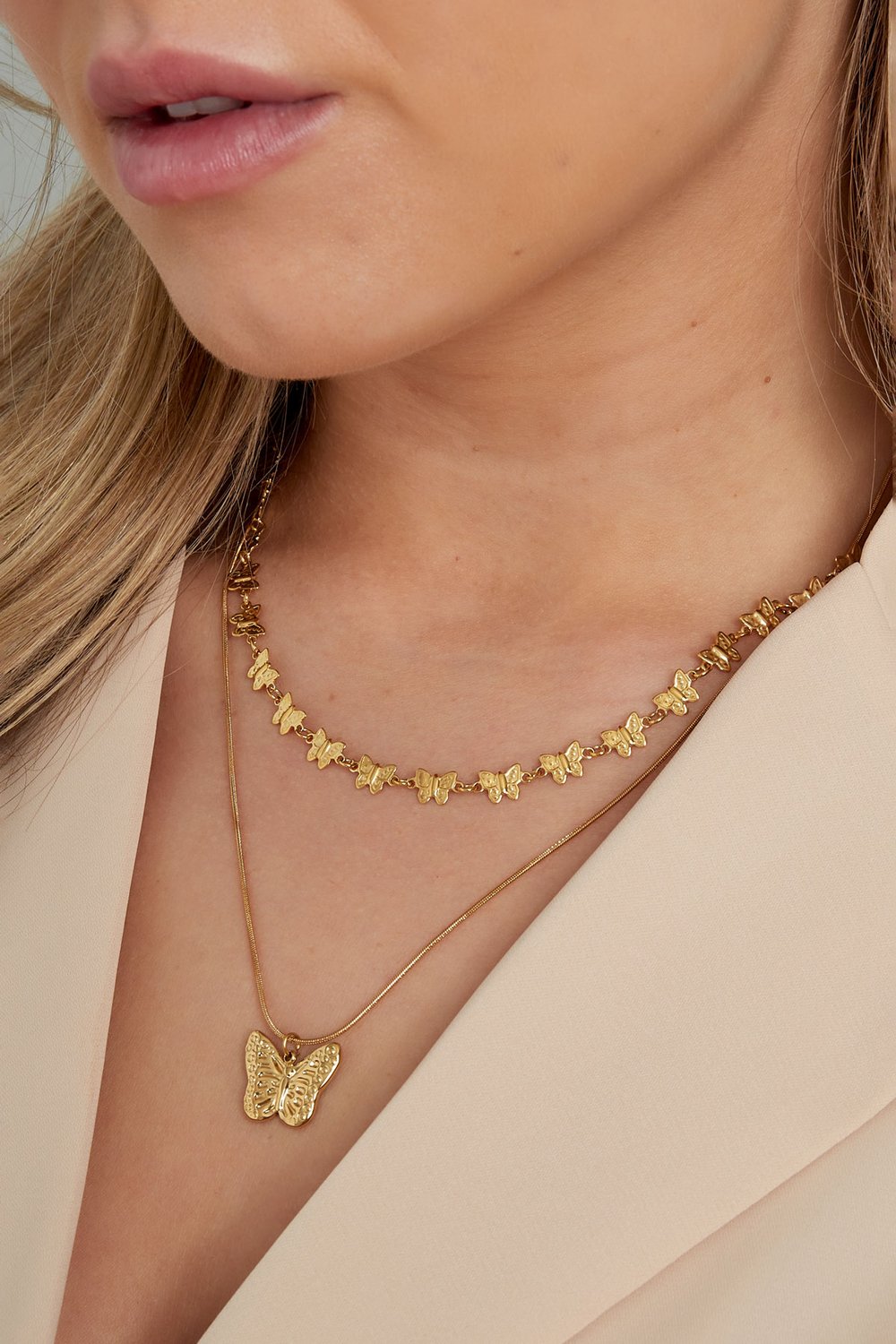 collana con farfalle Immagine3