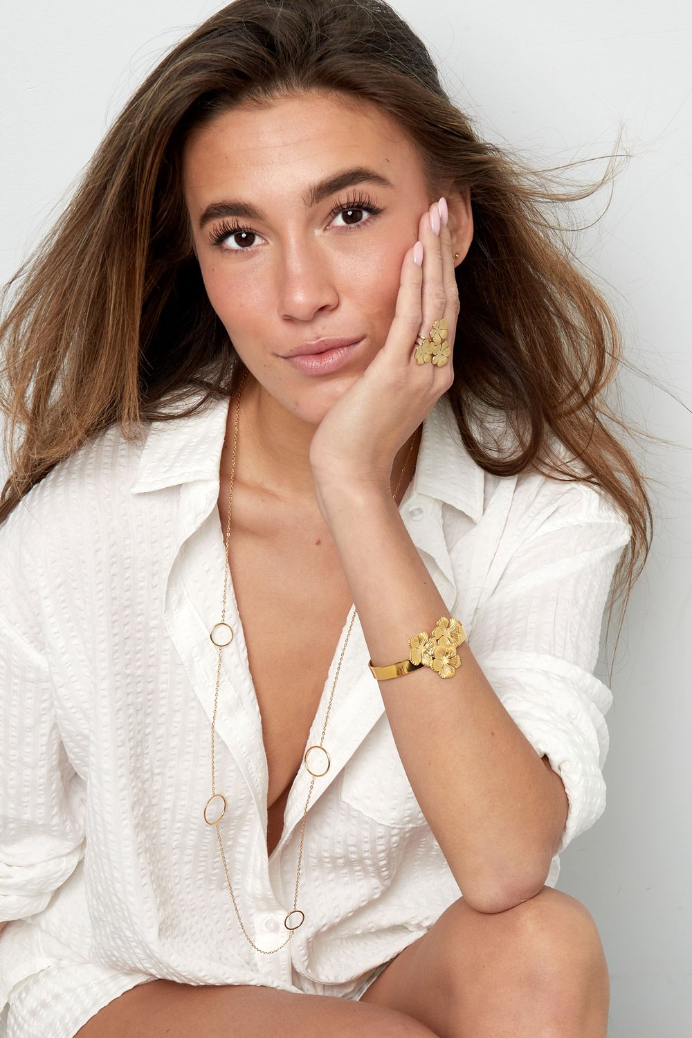 long necklace with various round charms Picture4