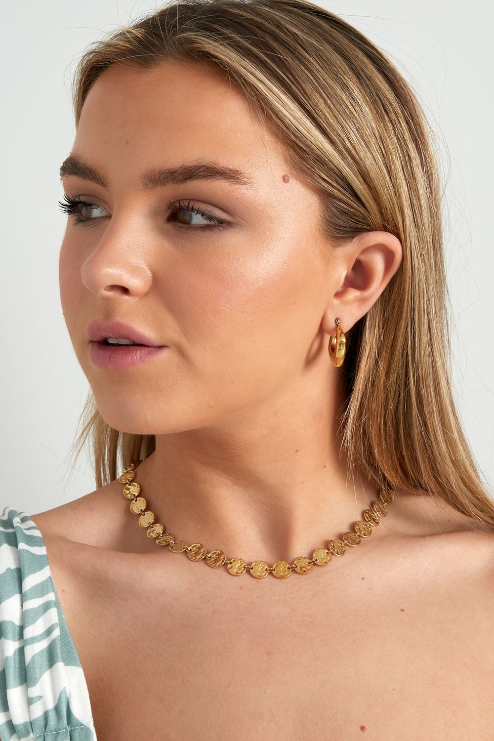 round vintage necklace Picture2