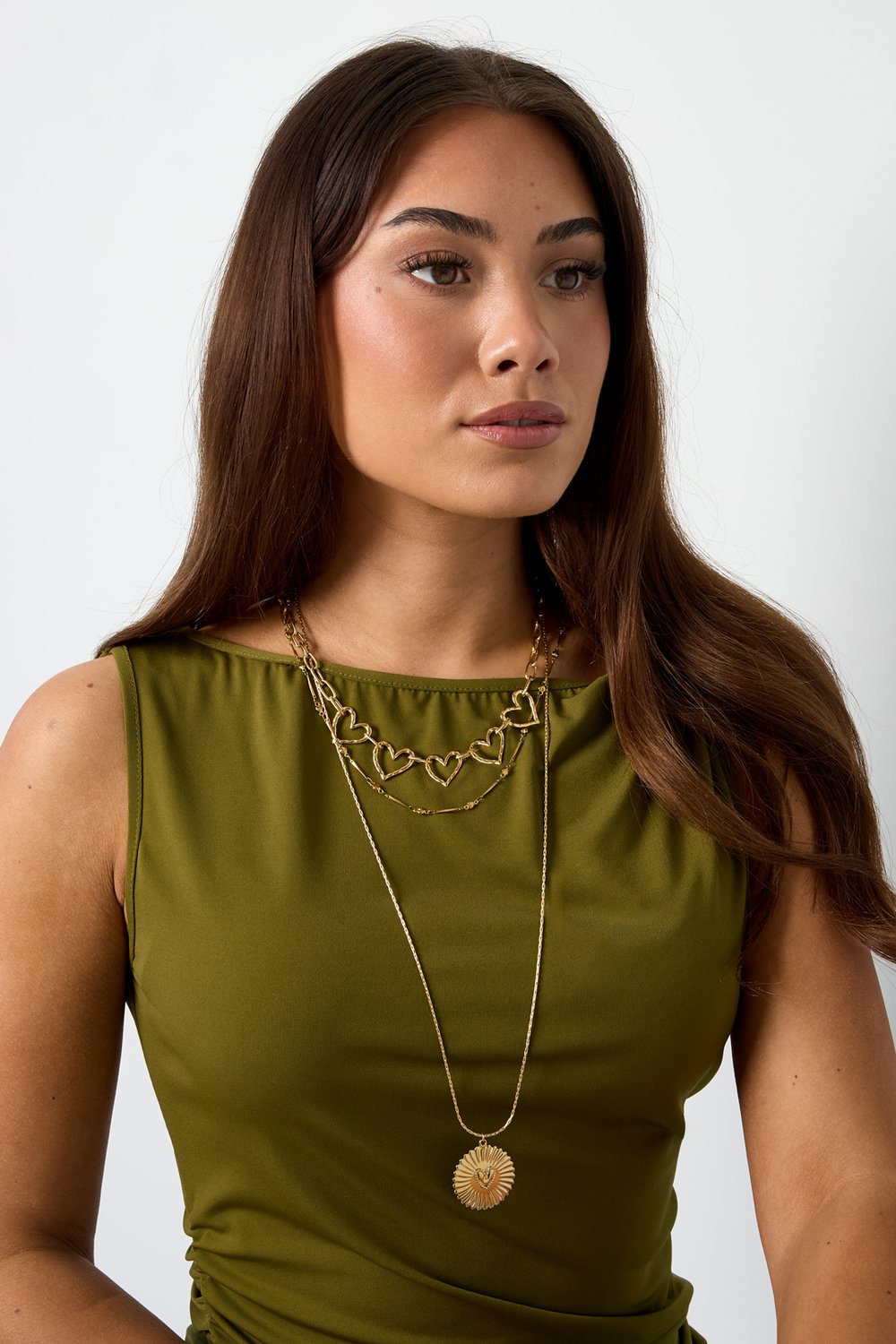 Necklace with flat details and large pendant h5Picture2