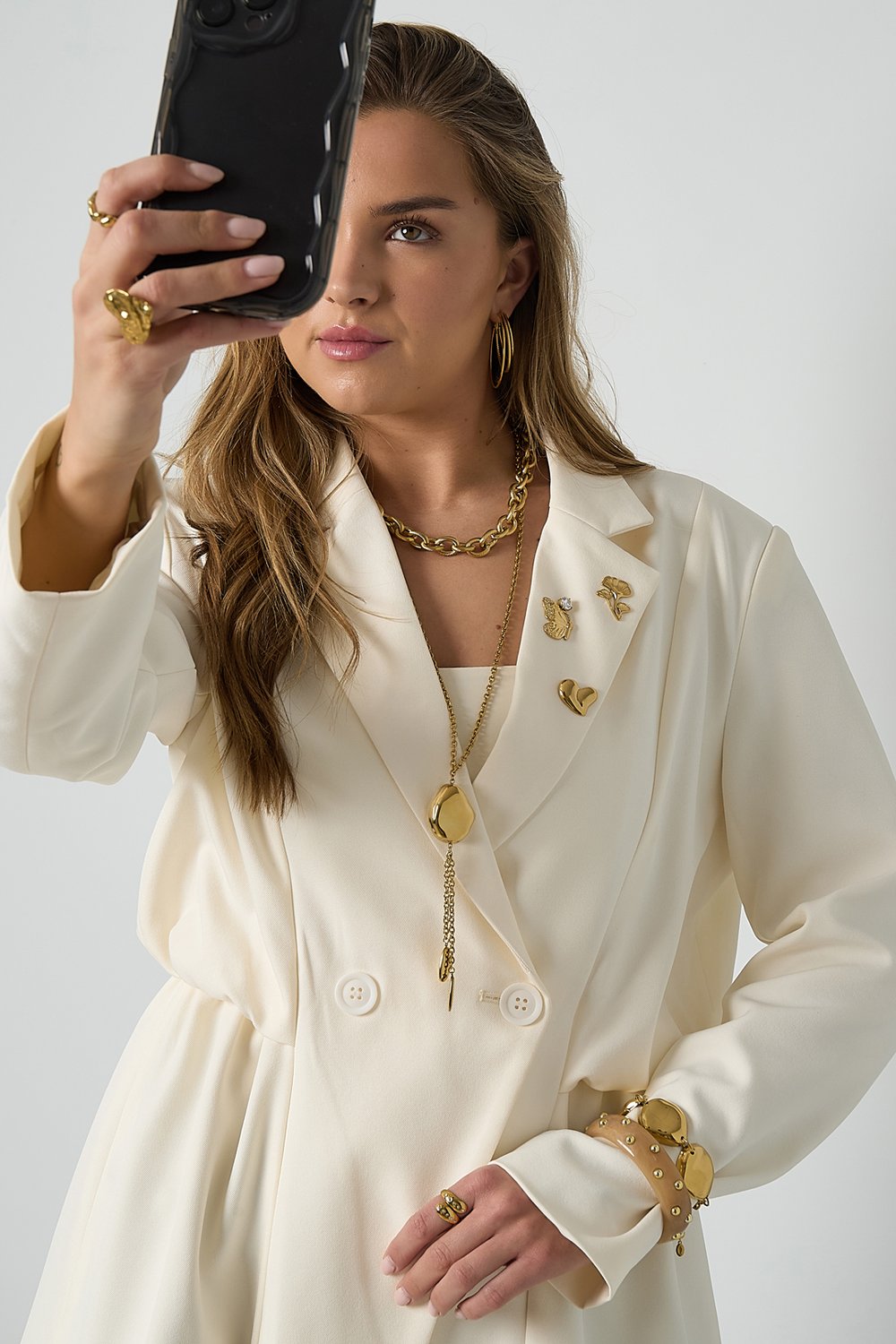 Lange Halskette mit organisch geformten Perlen Bild3