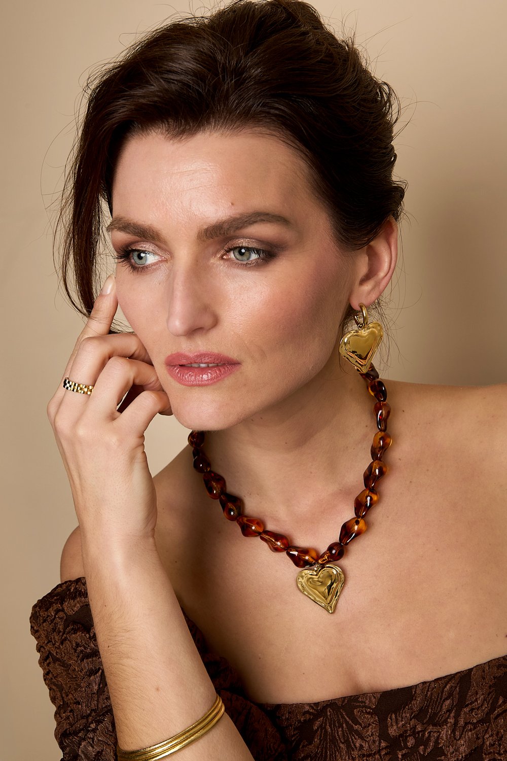 Beaded necklace with naturally shaped beads and a hanging heart h5Picture2