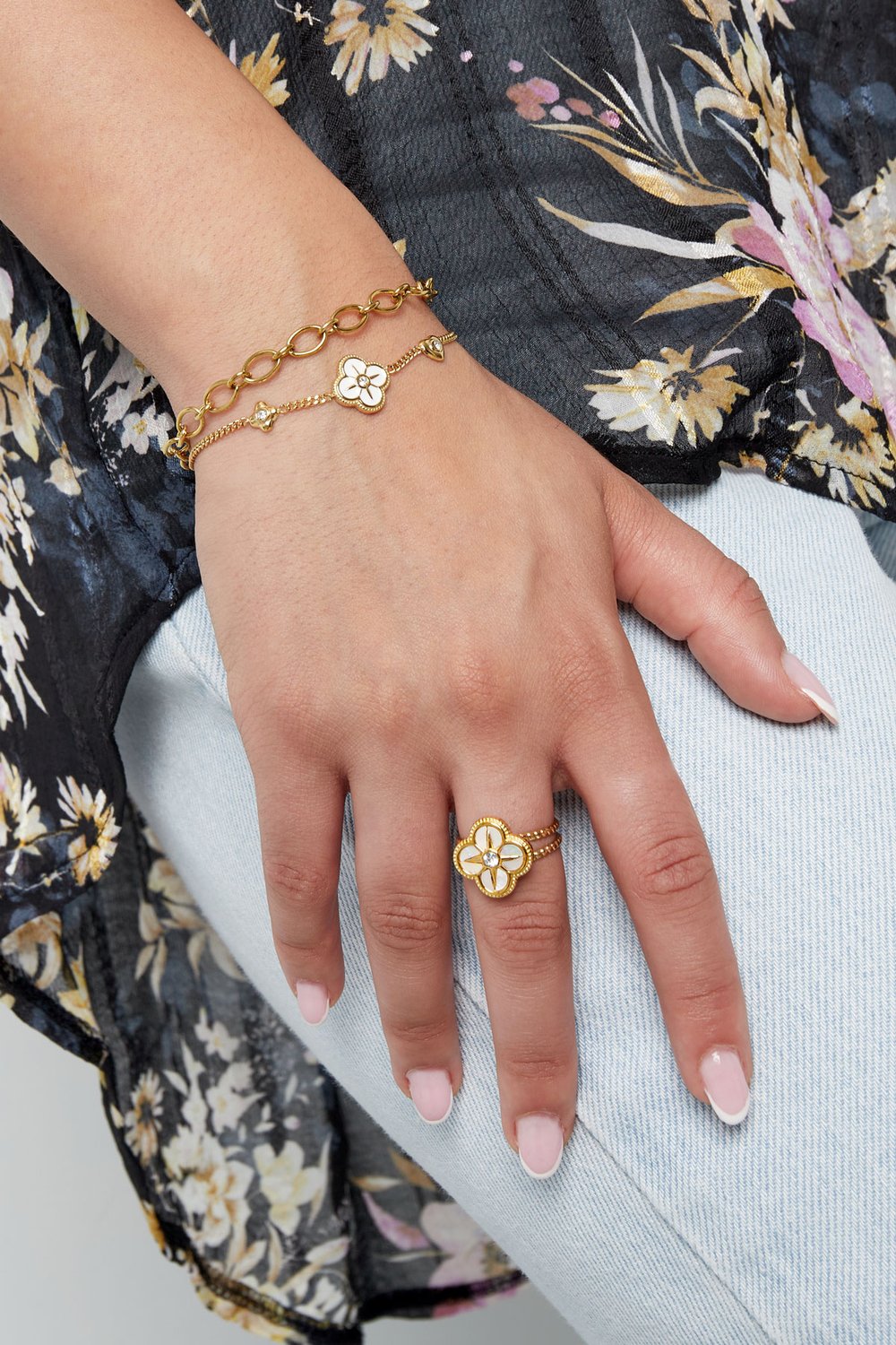 ring clover white Picture2