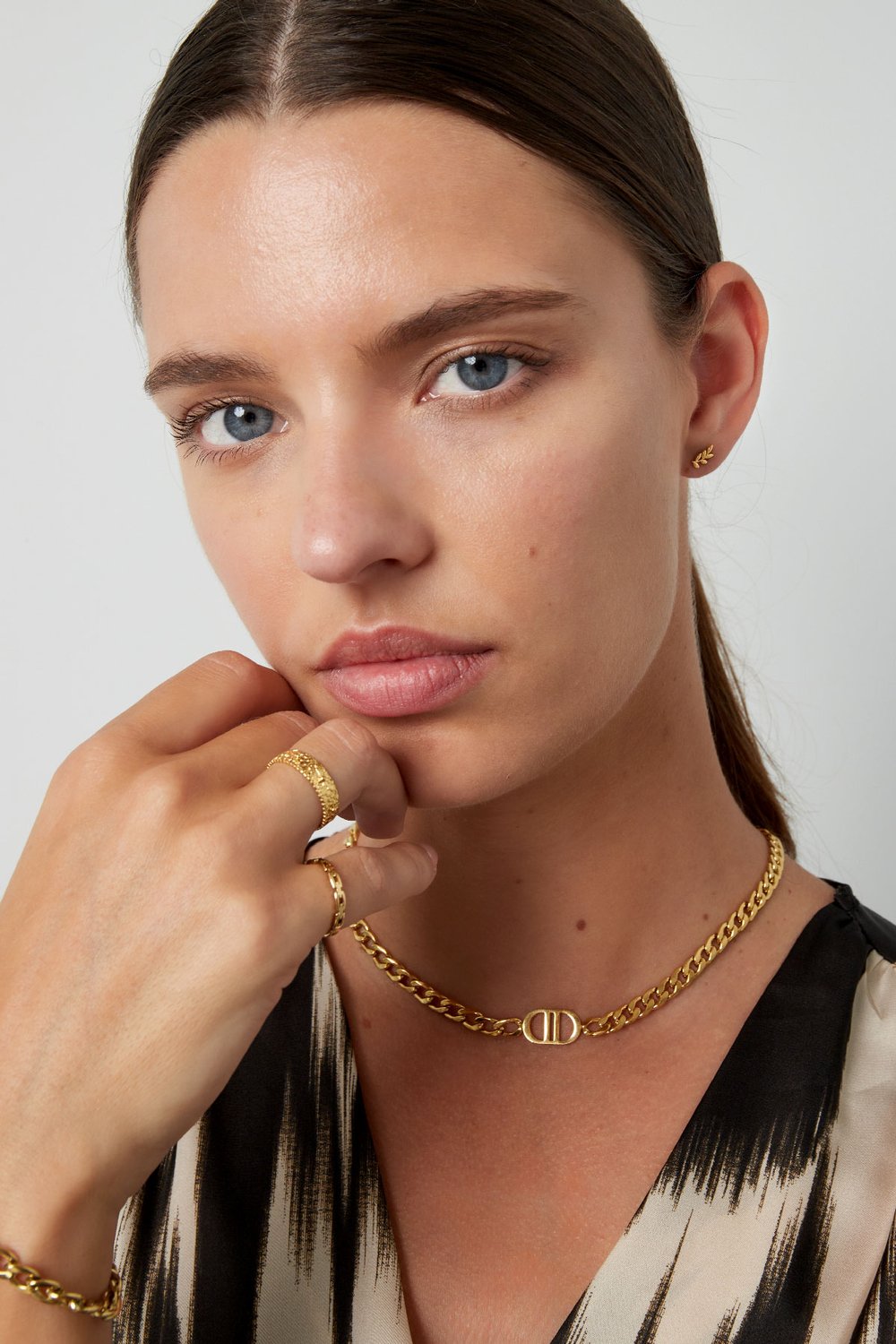 ring with links h5Picture2