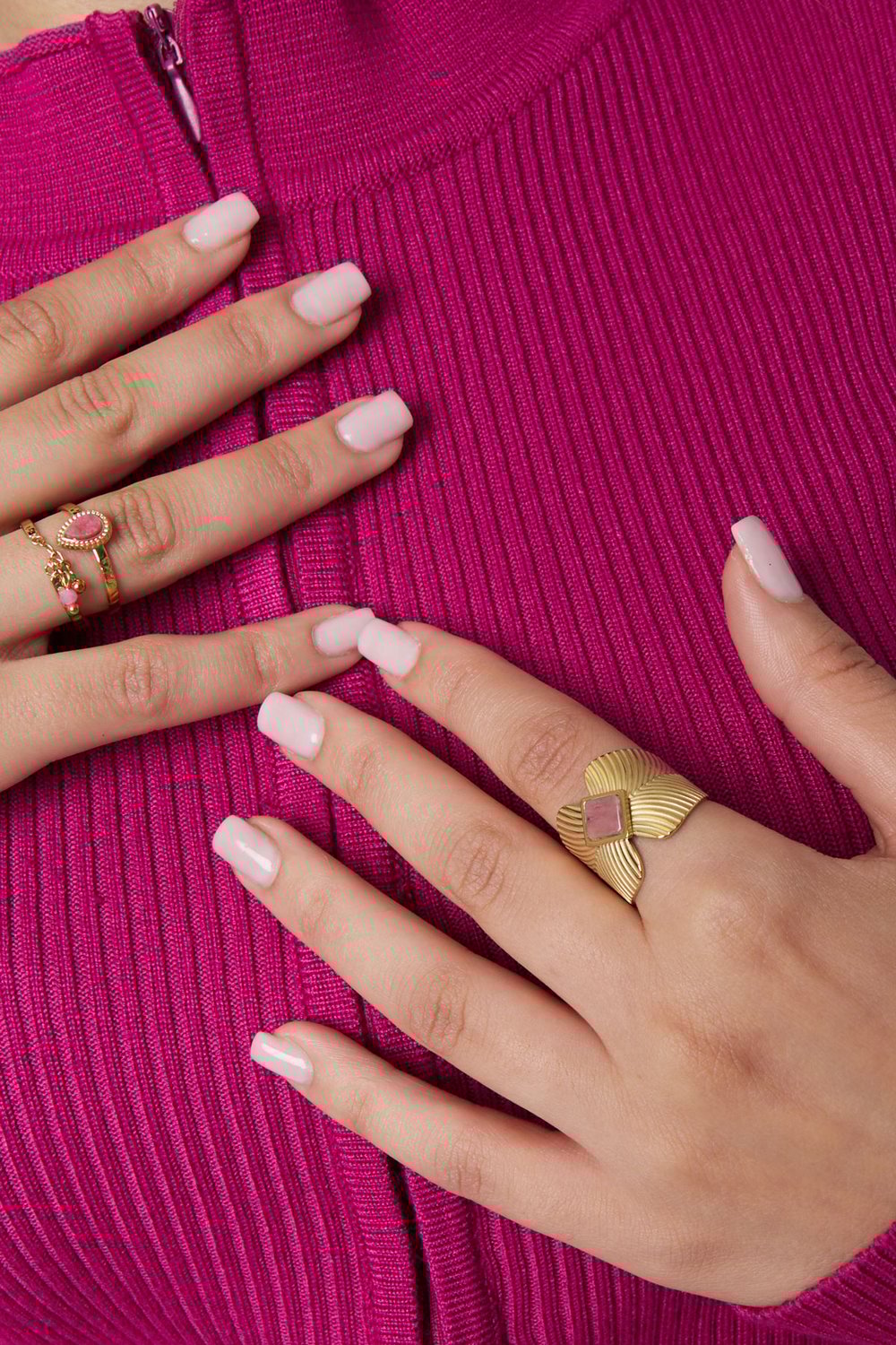 Anello foglie con pietra diamantata - Colore oro/verde Immagine2