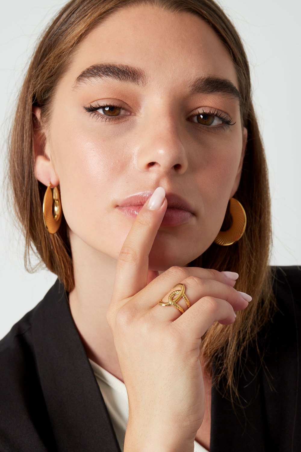 ring knot detail h5Picture3