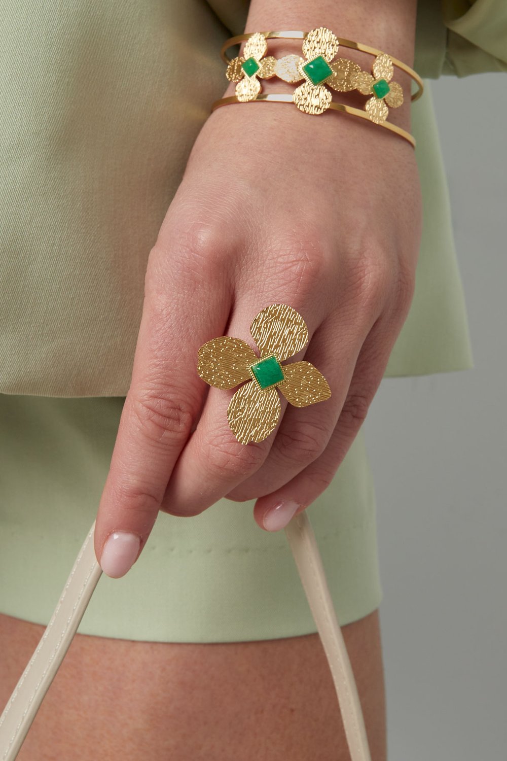 flower ring with green stone h5Picture3