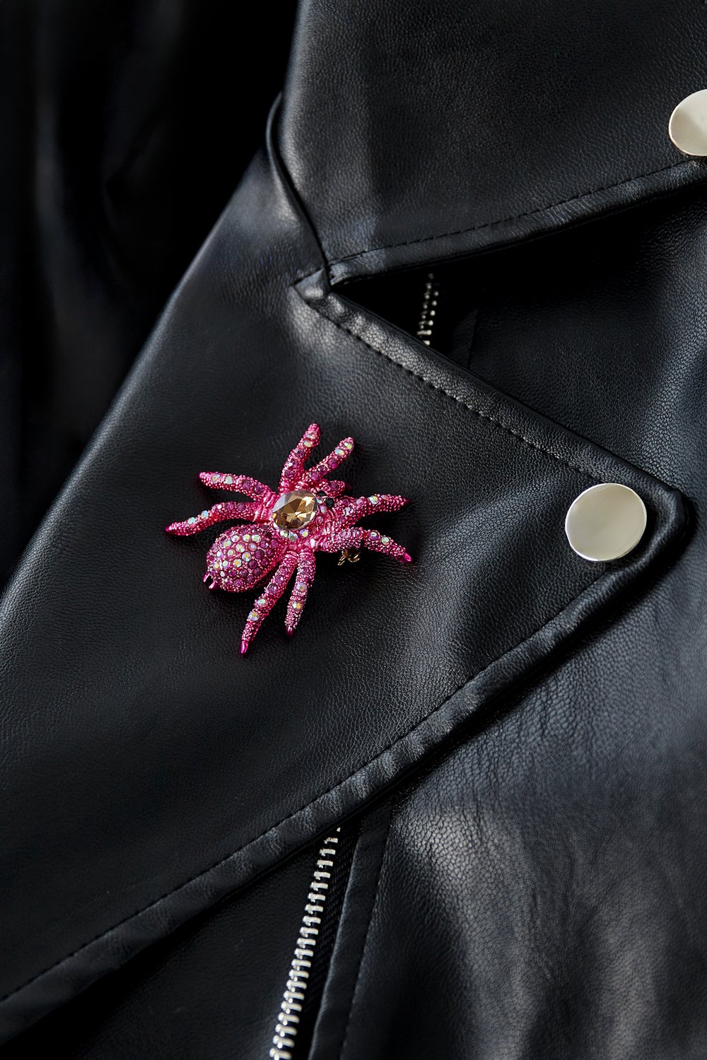 Glimmer spider brooch h5Picture2