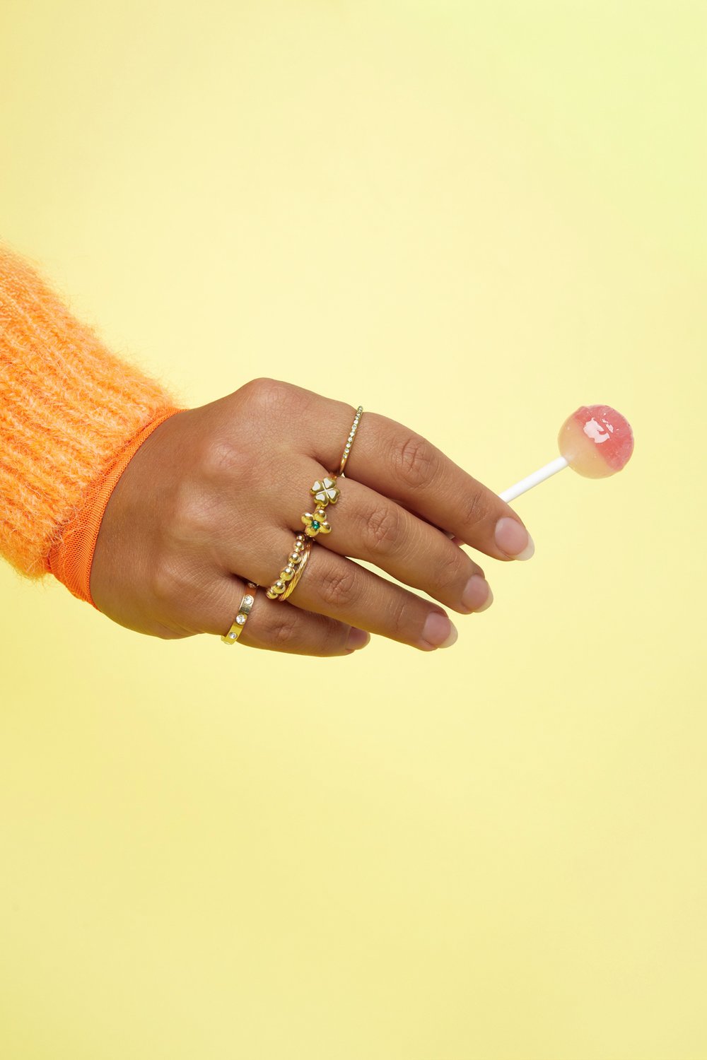 Minimalist ring with stripes Picture2