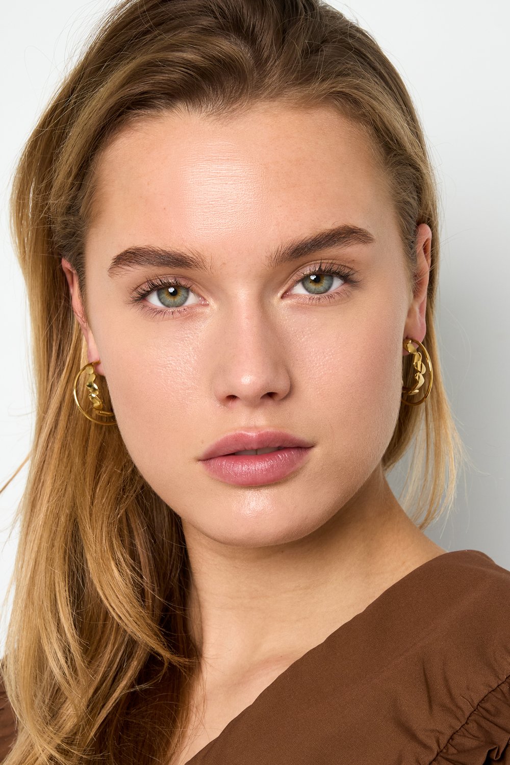 Double hoop earrings with twist Picture2