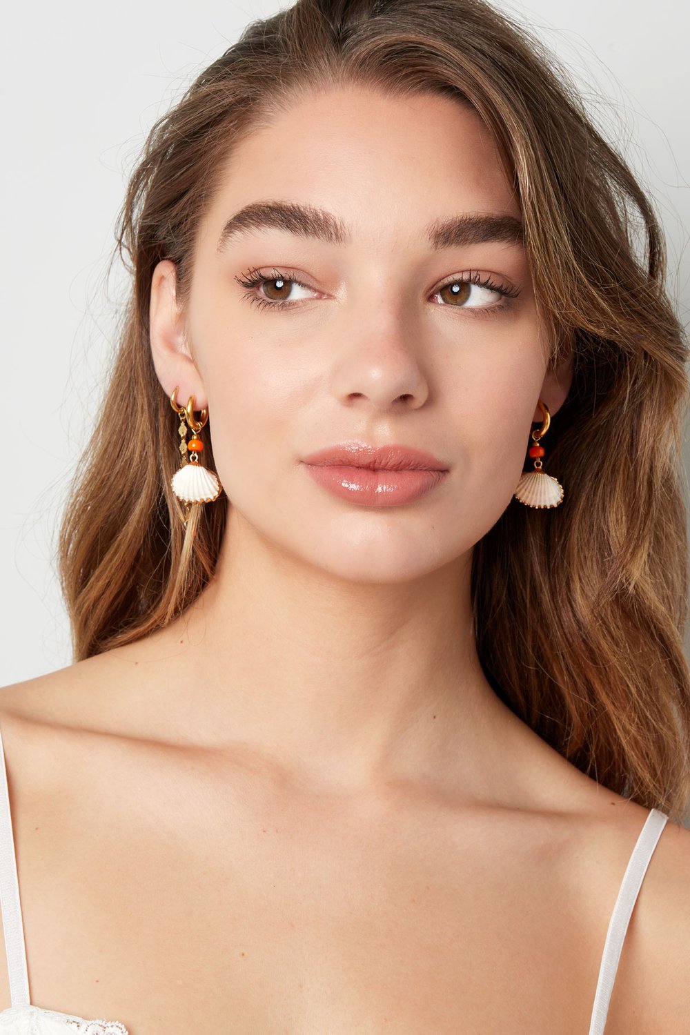 Ohrringe Muschel mit Perle – goldfarbener Edelstahl Bild4