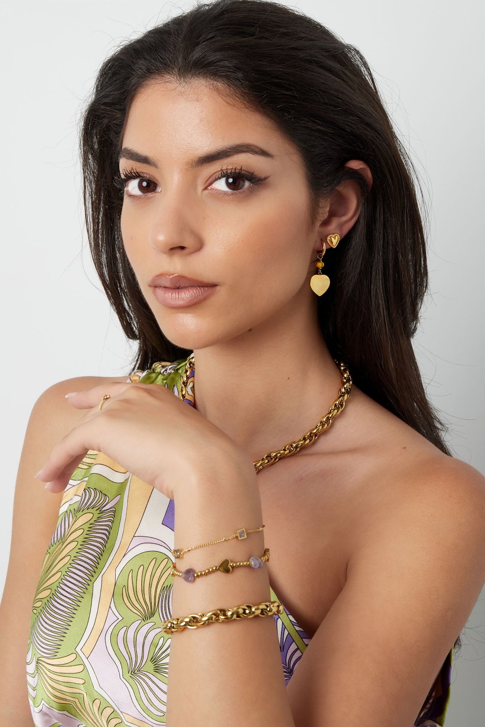 Orecchini charm cuore con dettagli gialli - Colore oro/giallo h5Immagine2