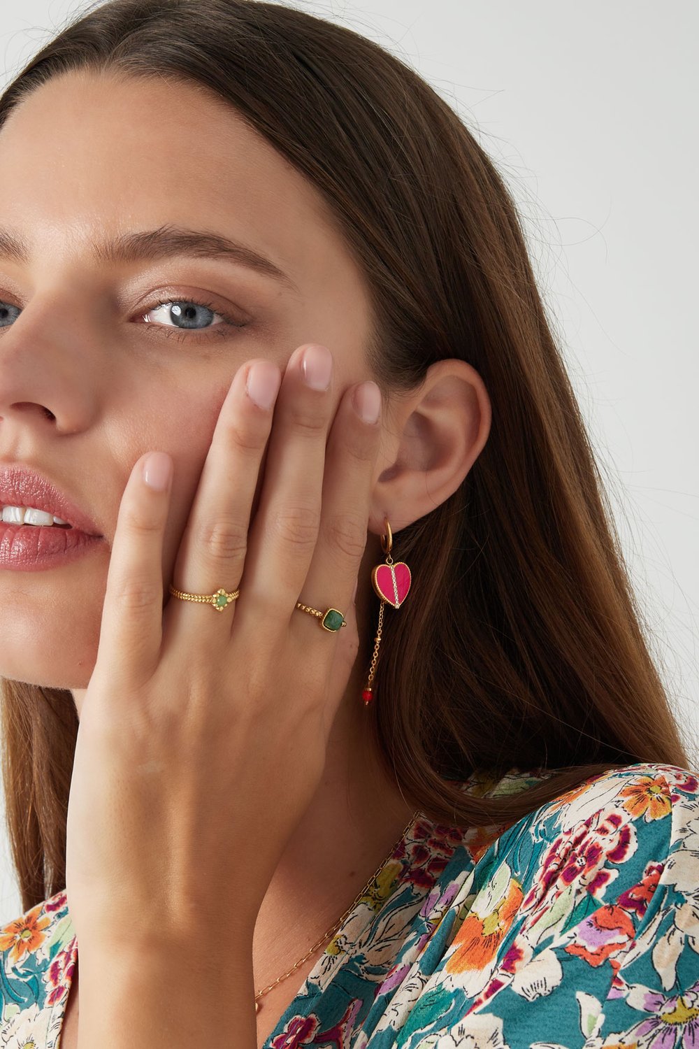 Pendientes corazón con detalle de circonitas - Color dorado/rosa h5Imagen3