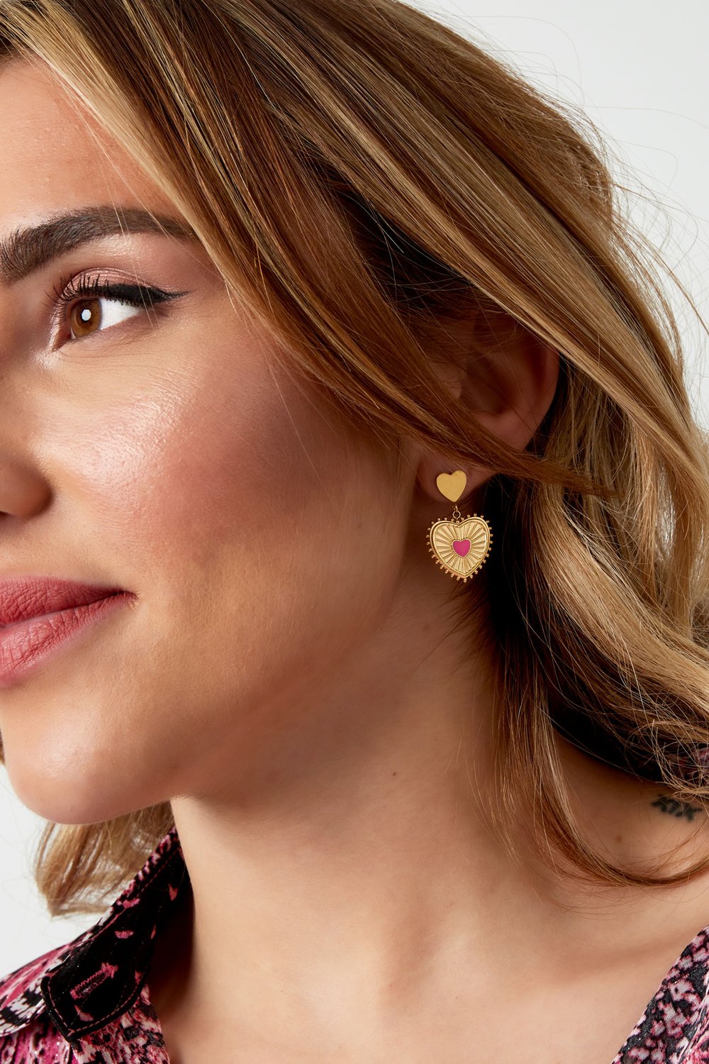 Doppelherz-Ohrring – Goldfarbe - Goldfarbefarbe h5Bild2