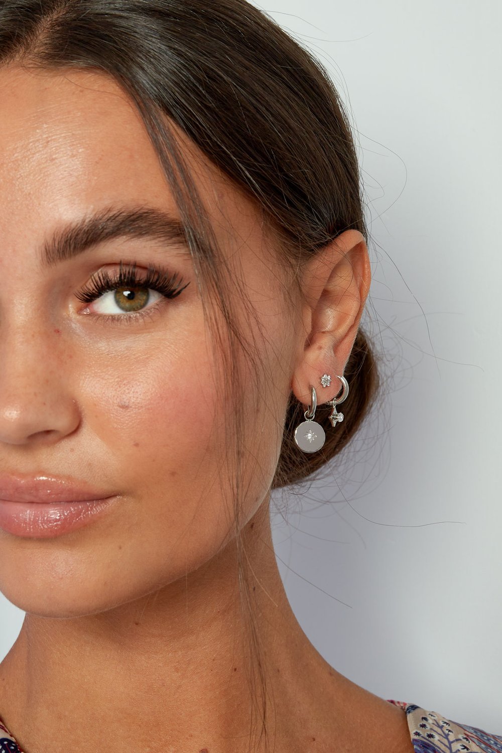 Minimalist round earrings with star - Silver Color color h5Picture2