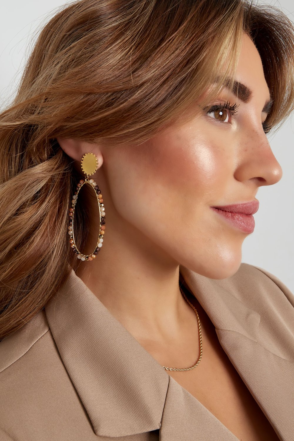 Elongated earrings with beads - Gold color/beige h5Picture4
