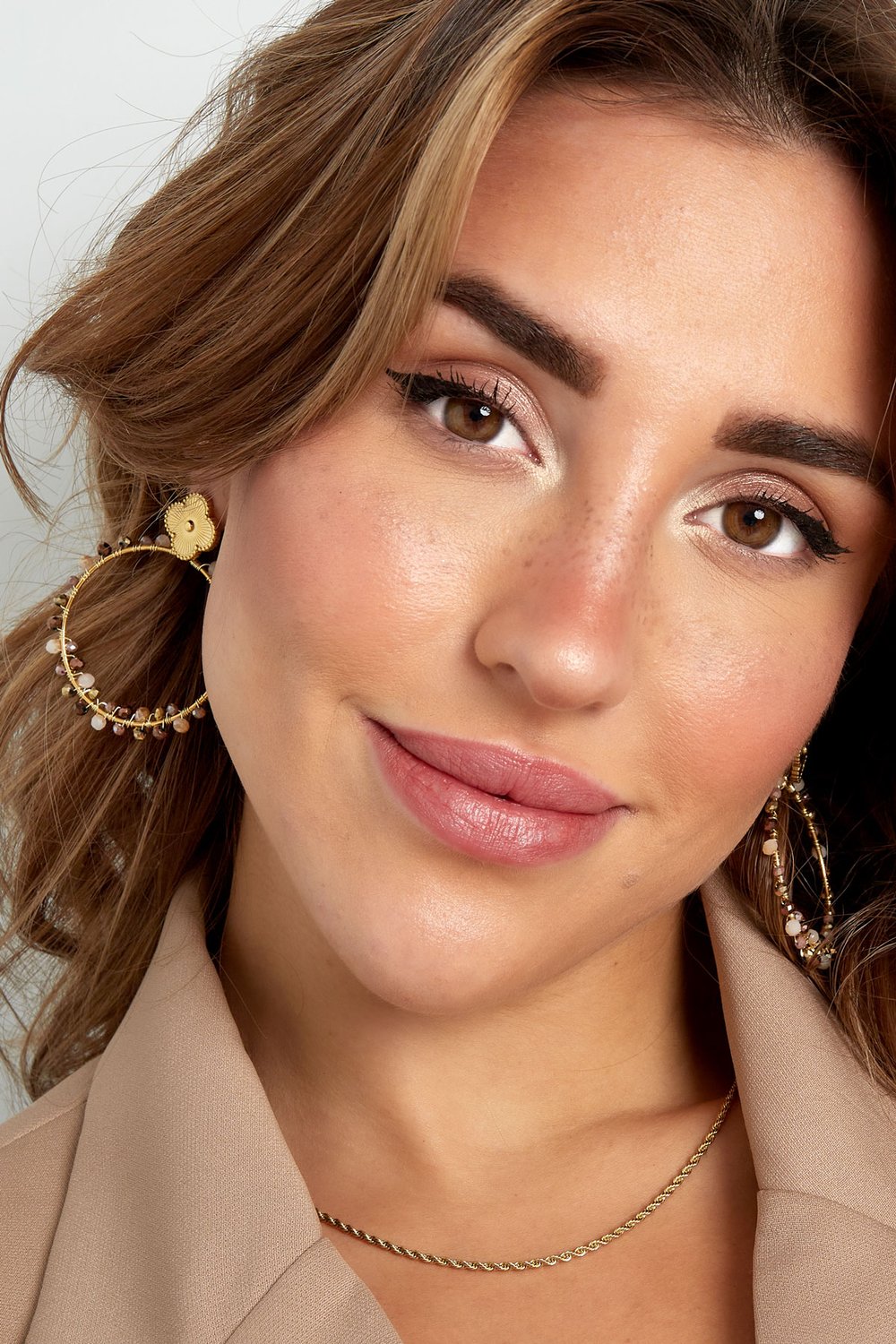 Orecchini trifoglio con perline - Colore oro/grigio h5Immagine4