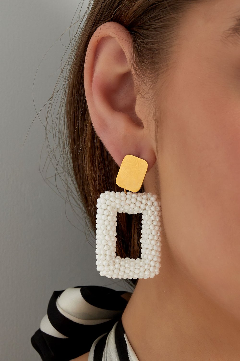 orecchini rettangolari con perle di vetro - Colore oro nero h5Immagine4