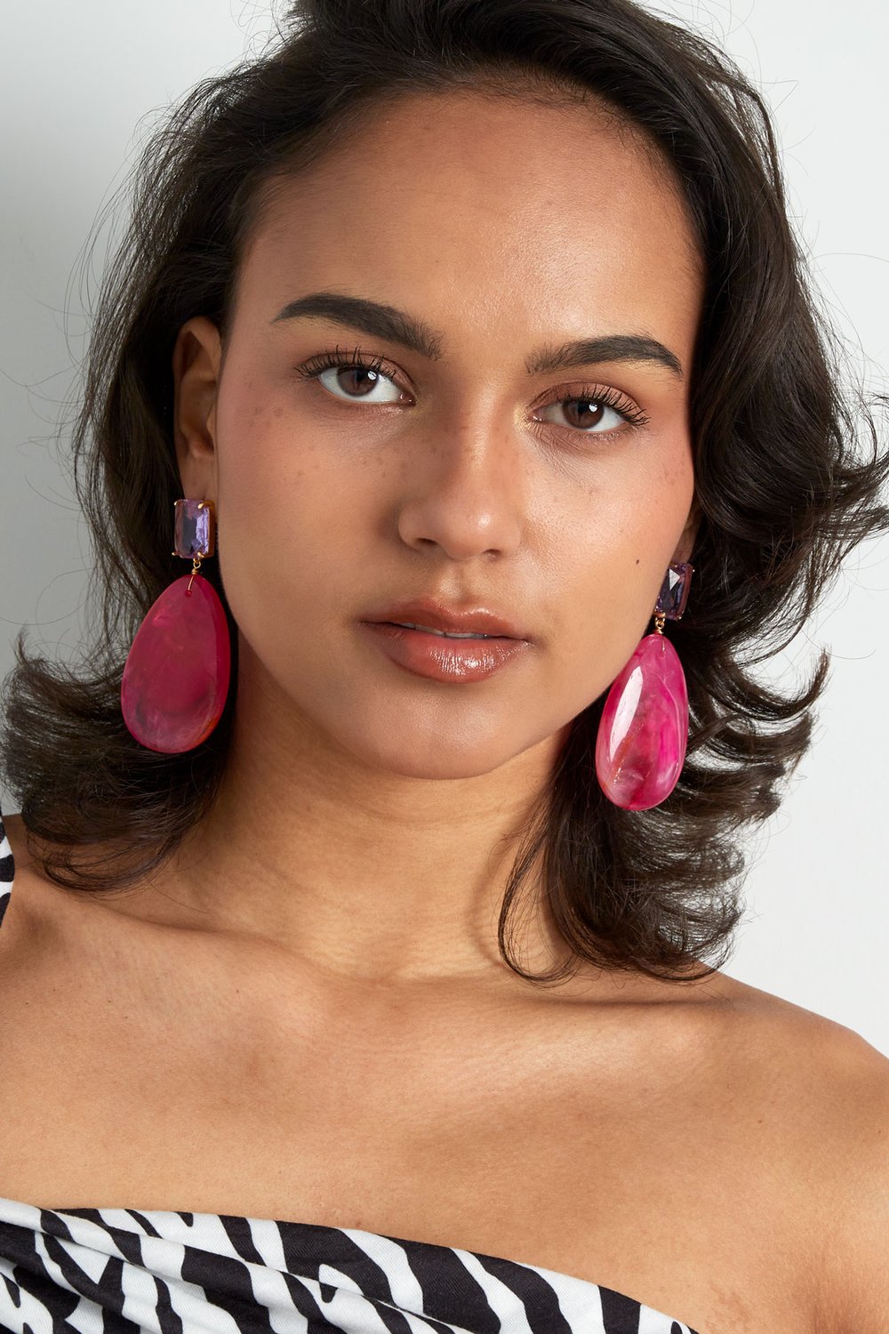 glass earrings with oval stone Picture2